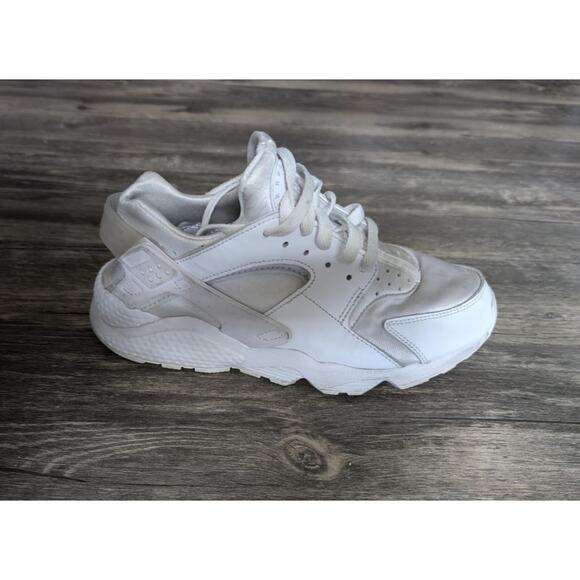 Nike Air Huarache Run Womens 9 Triple White Athletic Sneaker Shoes DH4439-102 - Picture 1 of 11